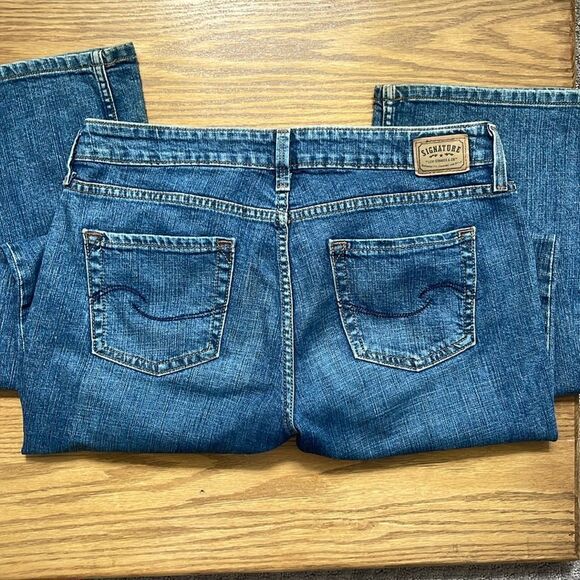 Levi’s signature low rise boot cut cotton jeans.  Size misses 10 medium. - Picture 6 of 7